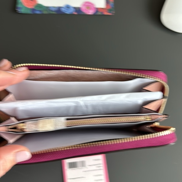 NWTs Kate Spade Wallet - Picture 4 of 6